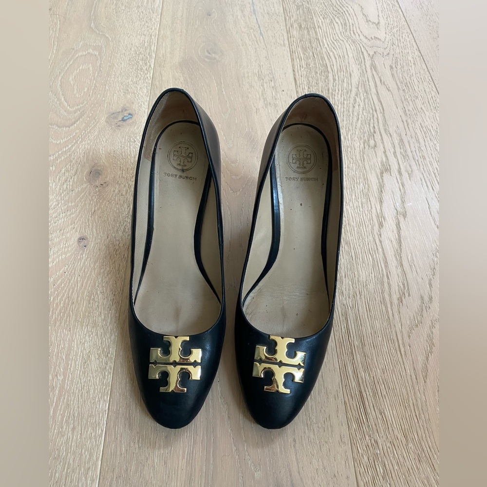 Tory Burch Chelsea Wedge Pump size 38.5